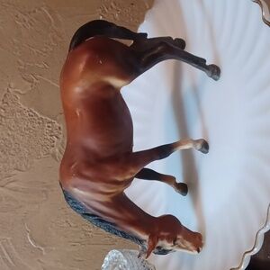 BRYER GRAZING MARE CLASSIC VINTAGE STATUETTE, BEAUTIFUL !!!!